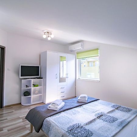 Apartments With A Parking Space Bilice, Krka - 13545 시베니크 객실 사진