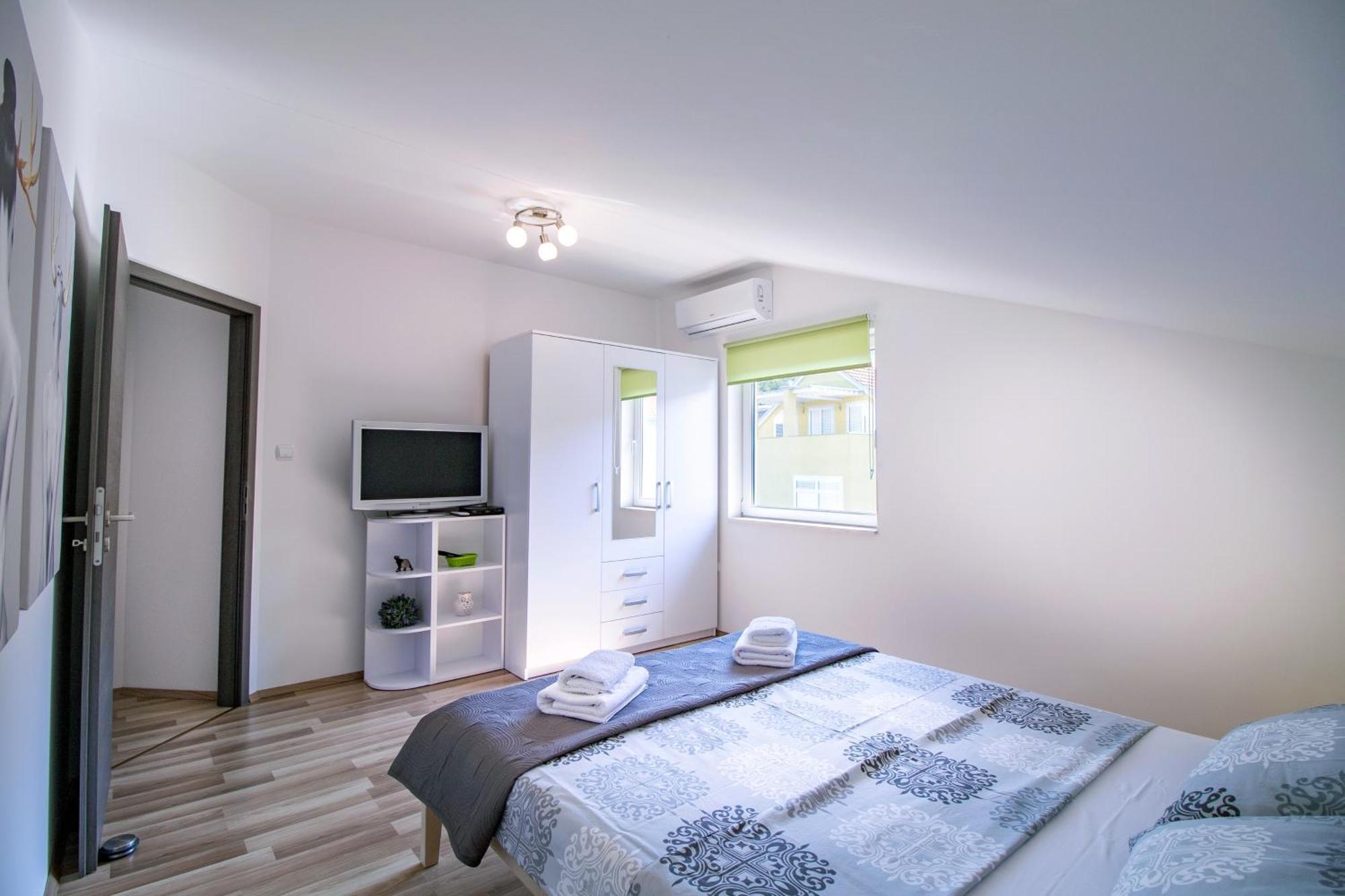 Apartments With A Parking Space Bilice, Krka - 13545 시베니크 객실 사진